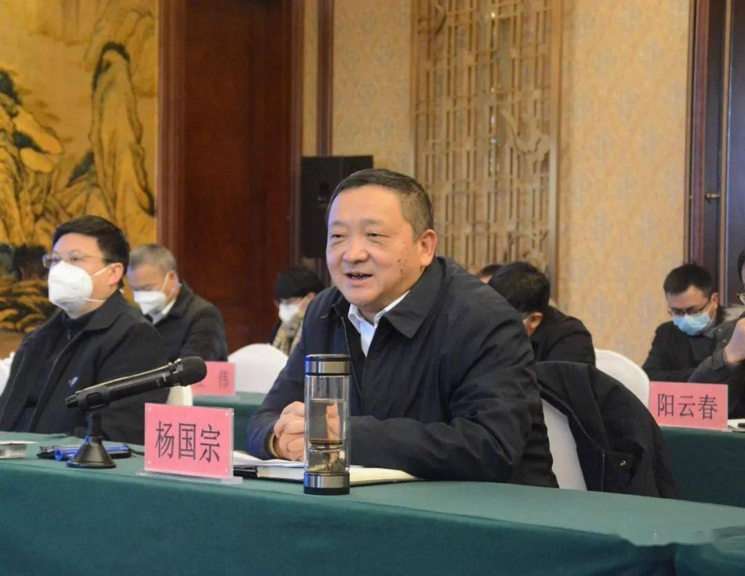 杨国宗代表州委,州政府对各位企业家的到来表示欢迎,对广大企业为大理
