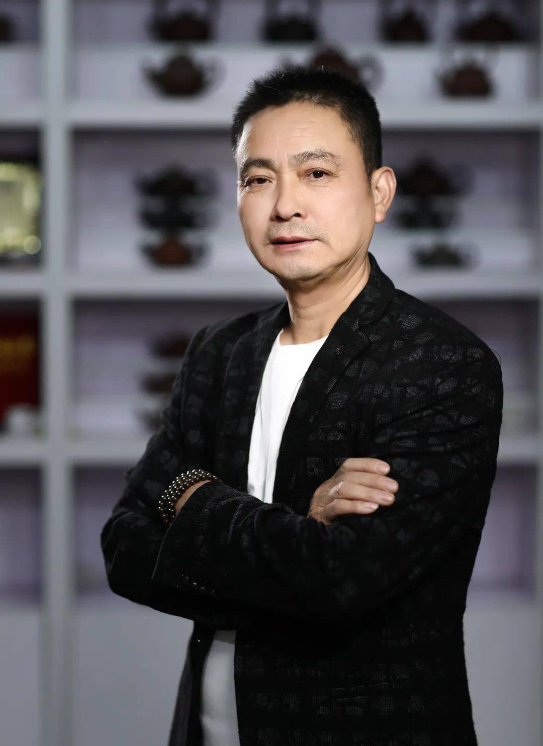 范洪明龙是中华民族的图腾,雄狮是奋发有为的精神面貌,万里长城是中华