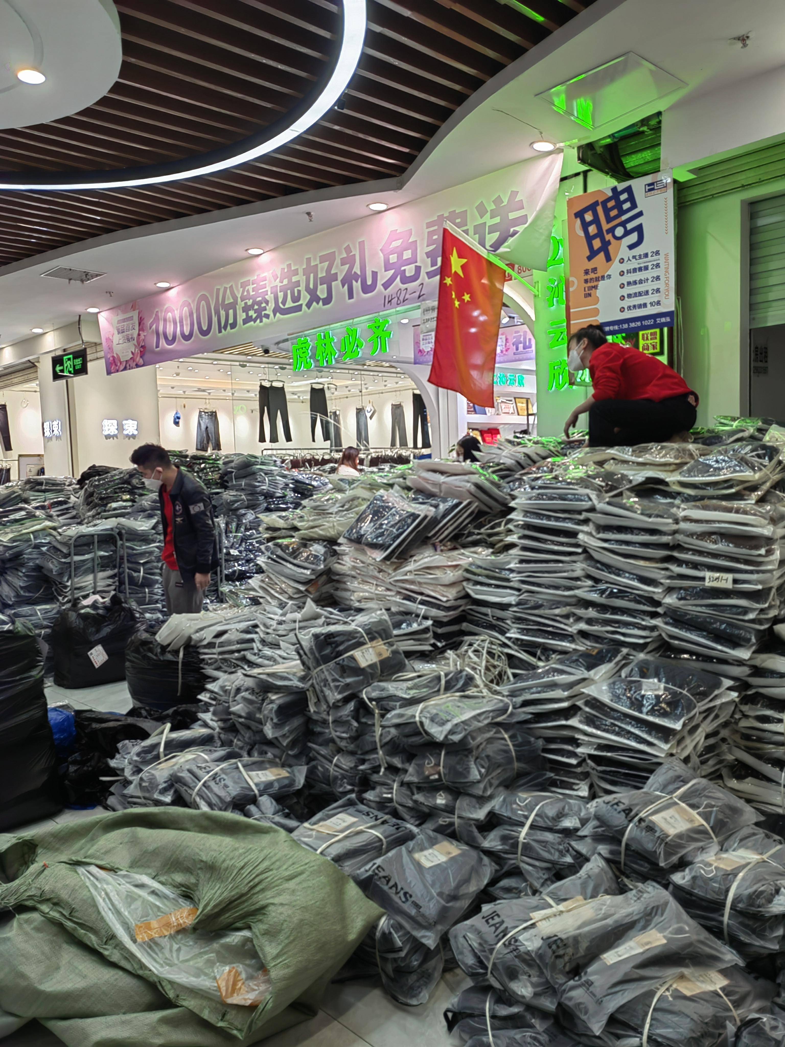 郑州批发市场客流回暖,日销千单_银基_陈女士_张敬敏