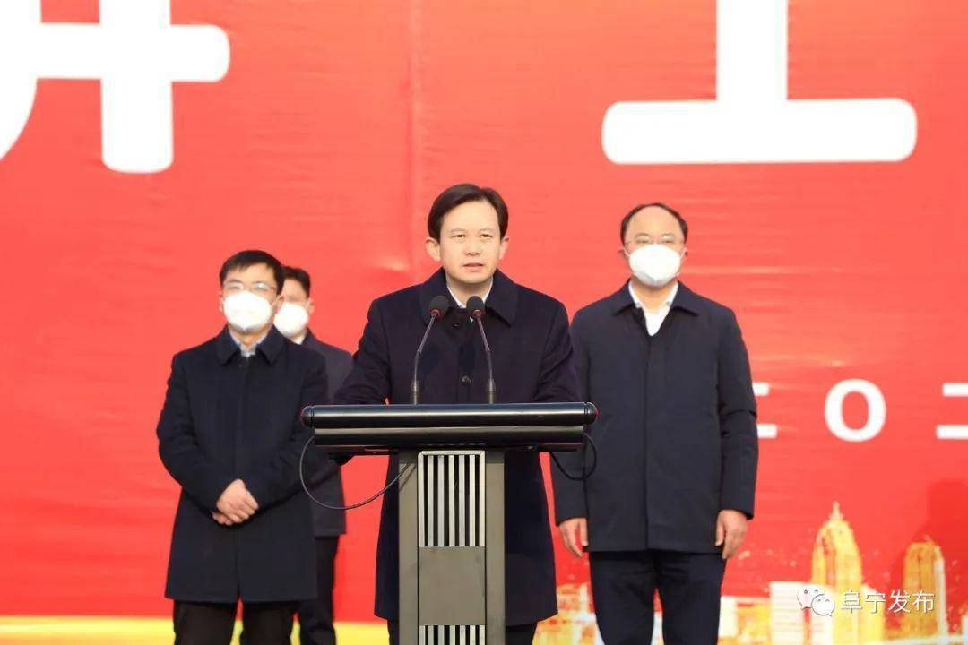 张利华在致辞中首先代表县四套班子向阿特斯12gw金刚线切片等52个项目