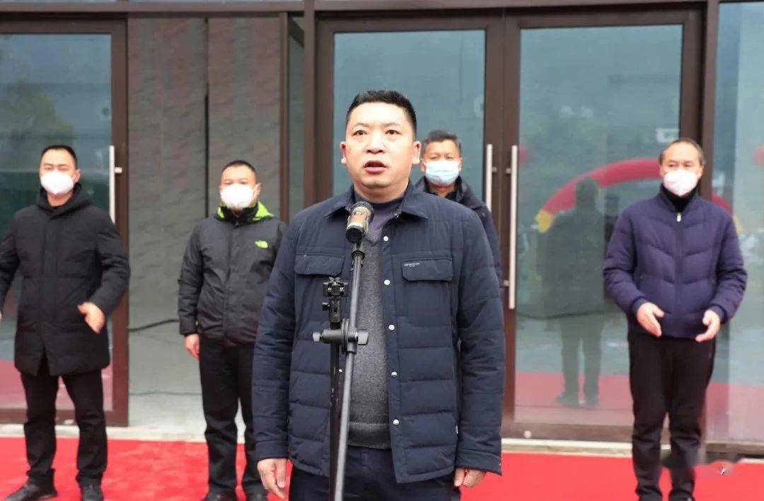 仪式上,县委副书记,县长宋廷柱宣布盐津县人民医院搬迁正式运营,盐津