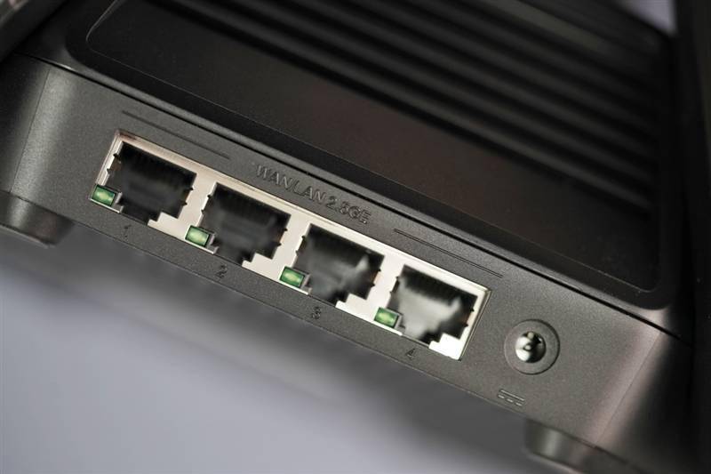 5000元以下它最强！小米万兆路由器评测：还能作为家庭存储中心