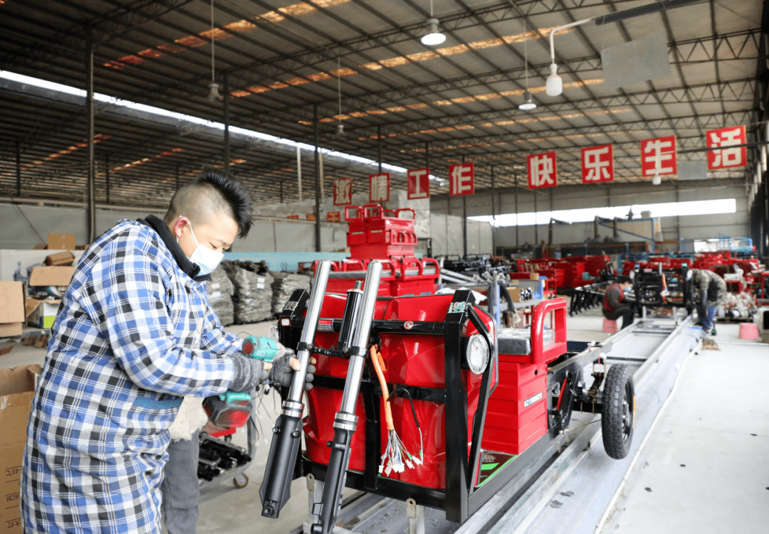 新时代新征程新伟业|鑫丰电动三轮车厂: 为旺季市场冲刺积蓄充沛力量