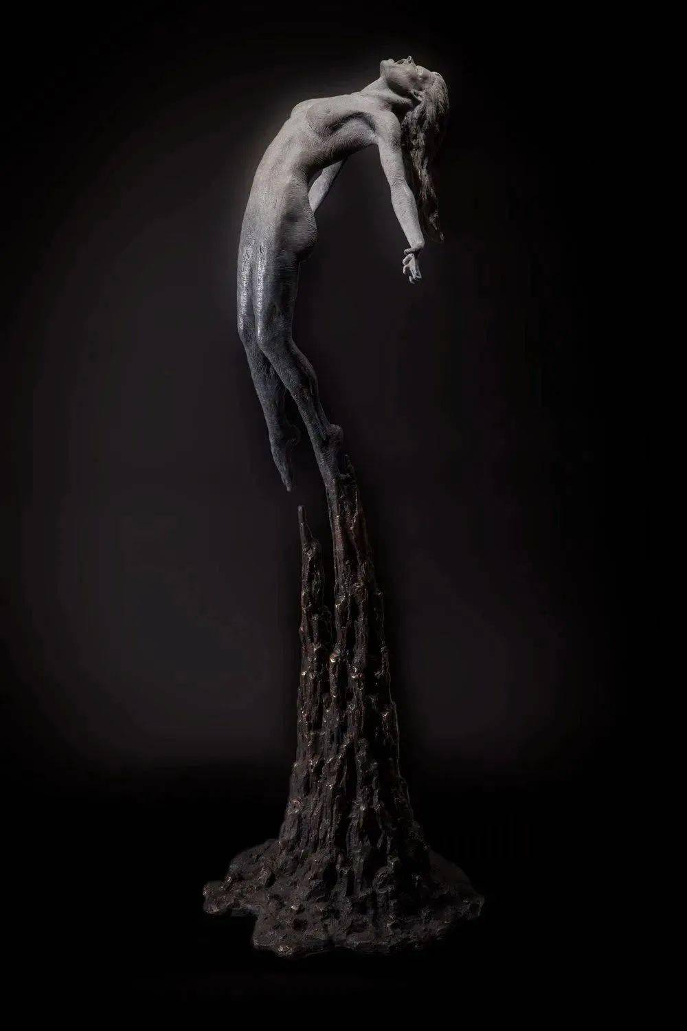 ian edwards | 渴望挣脱一切枷锁与桎梏_雕塑_作品_形式