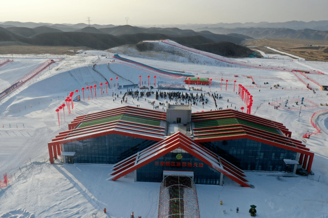 兰州新区滑冰场图片