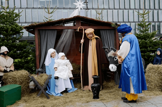 今天是歐洲代表新年結束的最後一個節日:主顯節,東正教稱為洗禮節