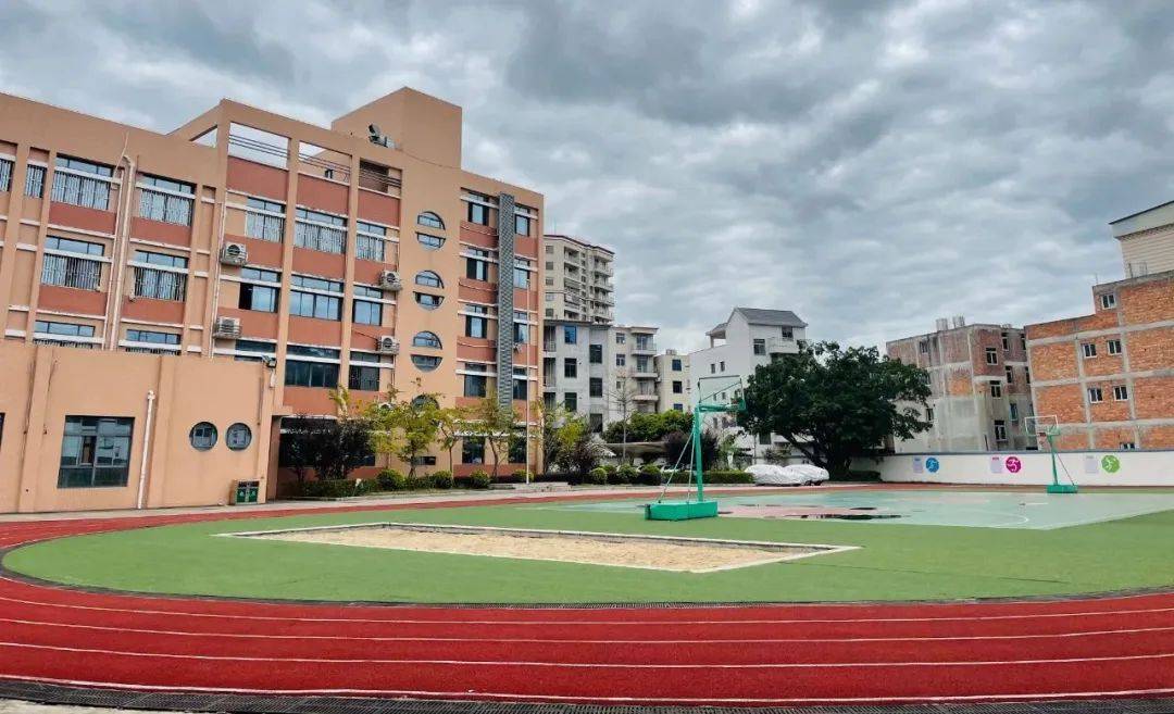 连江县辋川小学占地面积 7372.4平方米,建筑面积3726 平方米.