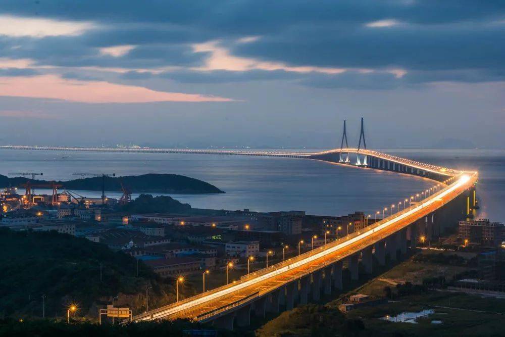 2009年底通車的舟山跨海大橋,其實應該叫作舟山大陸連島,它由岑港大橋