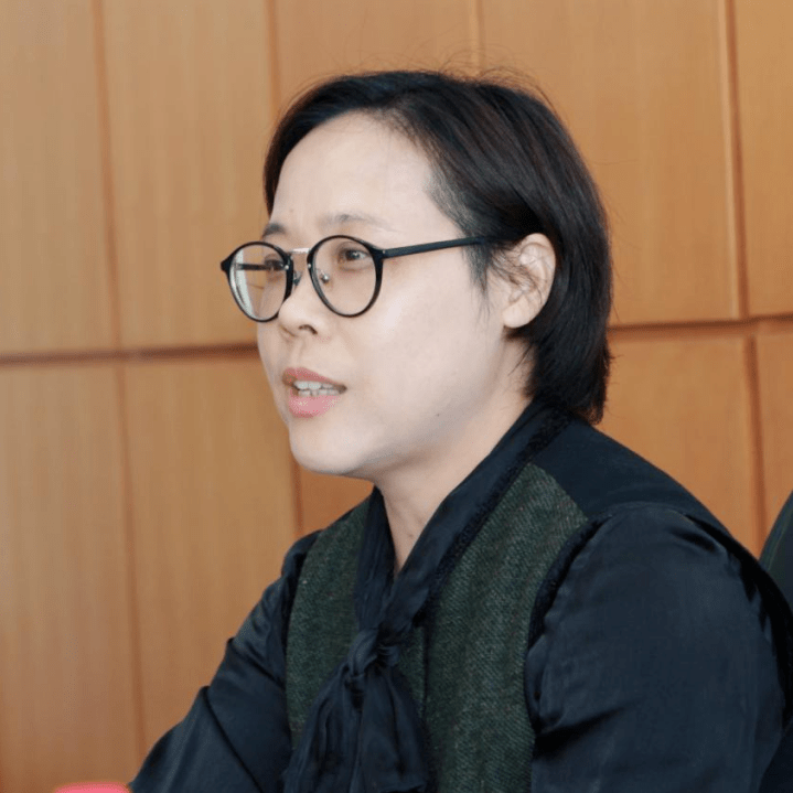 市人大代表,北仑区大碶小学校长鲍雪芬针对越来越多的社会化养老需求