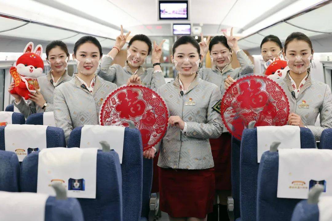 61 end 61图文 | 毕经锦 李轩阳来源 | 济南客运段融媒体工作室