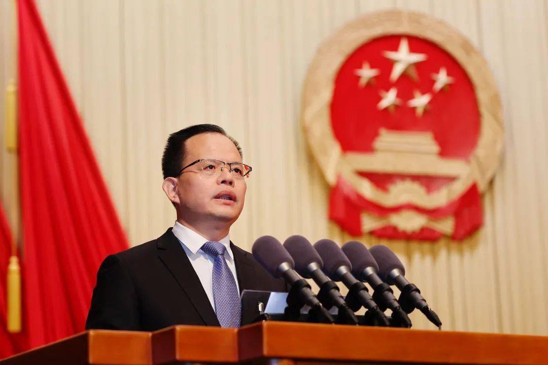 作政府工作报告代表泉州市政府向大会市长蔡战胜大会现场(陈晓东 摄)