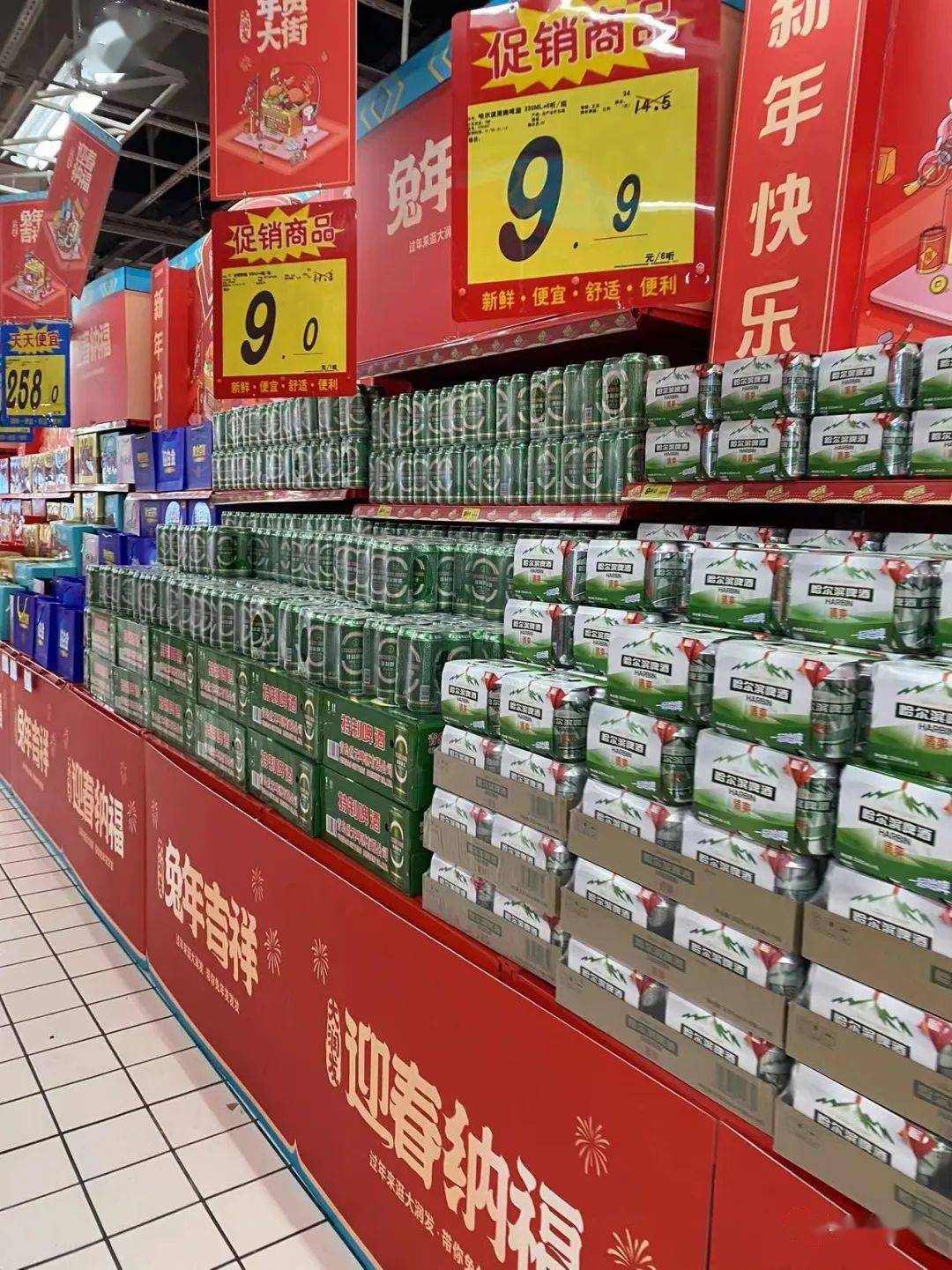 大润发常德店年货陈列很有气势