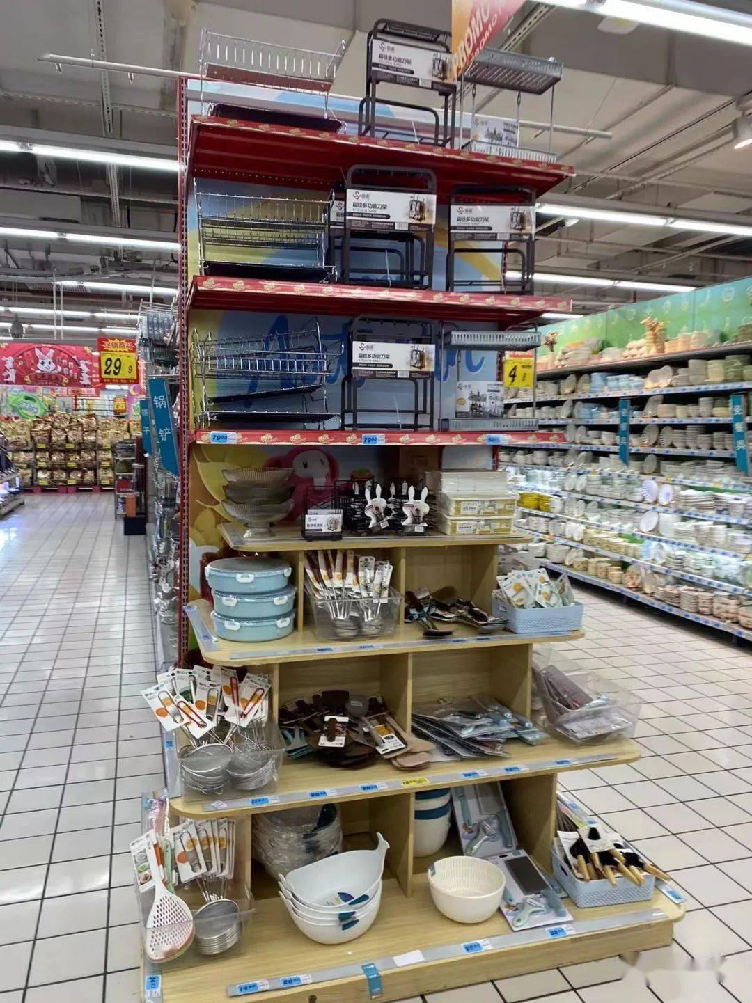 大润发常德店年货陈列很有气势