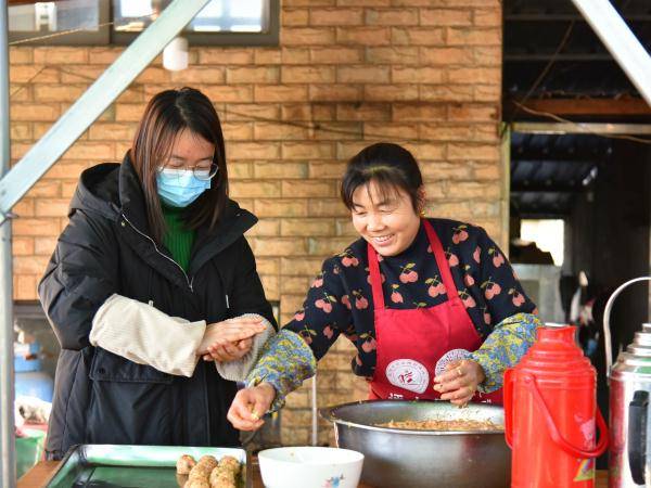 赵晋 报道员卫学超):春节将至,在安徽马鞍山当涂县姑孰镇,当地人已经