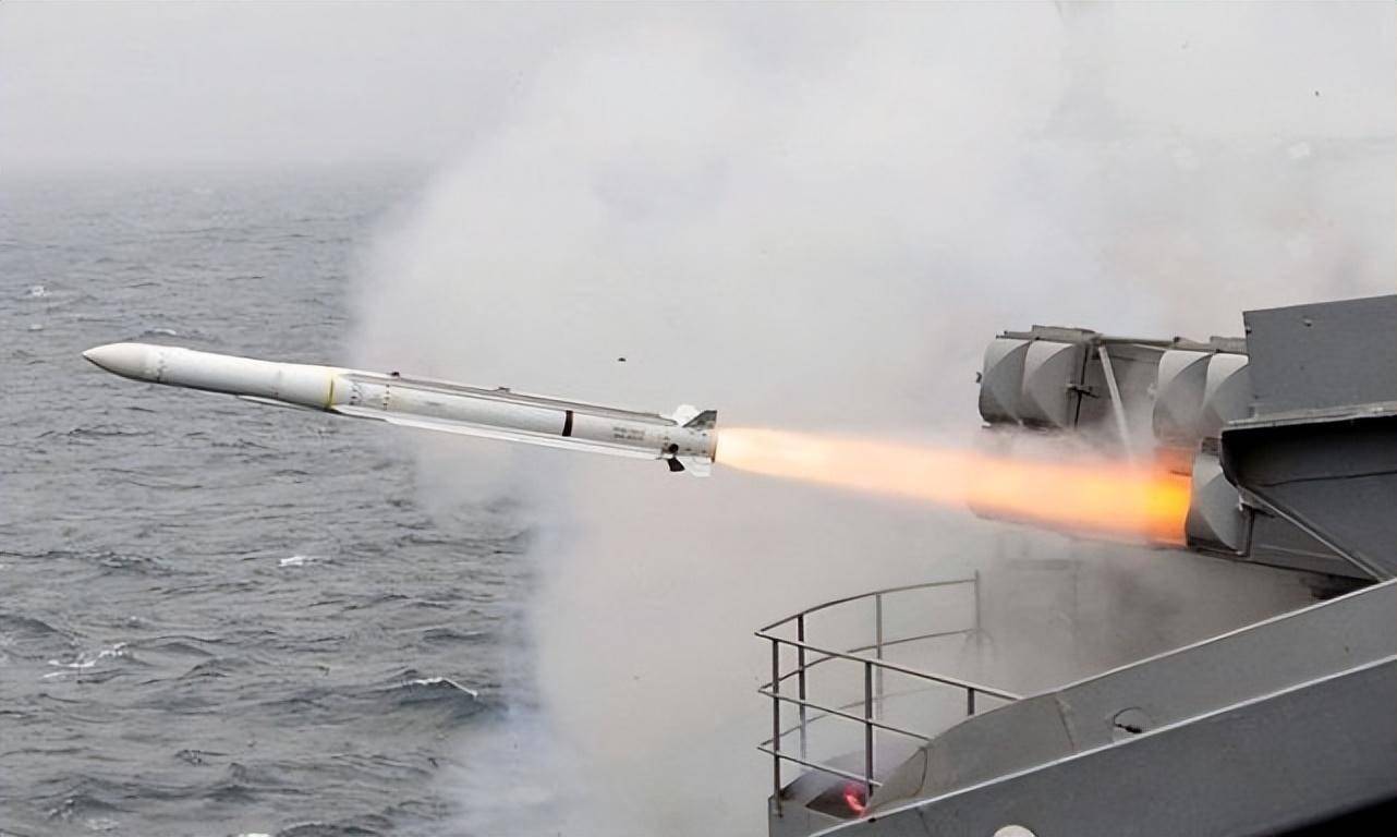 美国为乌克兰提供海麻雀舰空导弹,搭载到山毛榉发射车
