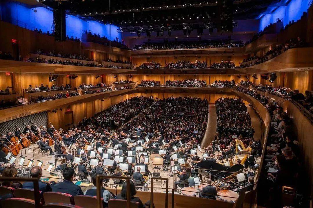 演出地点就在林肯中心以全新面貌回归的大卫·葛芬音乐厅吴蔡剧场!