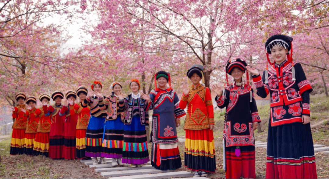 四川攀枝花彝族女孩图片