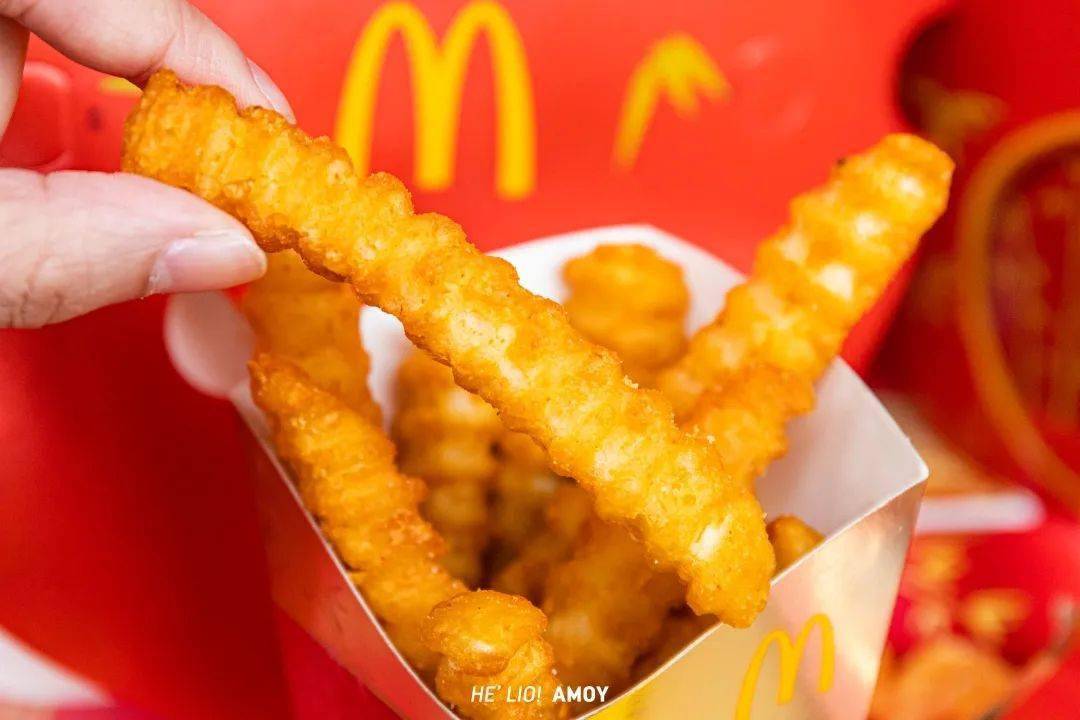 拥有"大波浪"般妙曼身姿的「脆脆薯条」,每一条都是大根的粗薯,超大