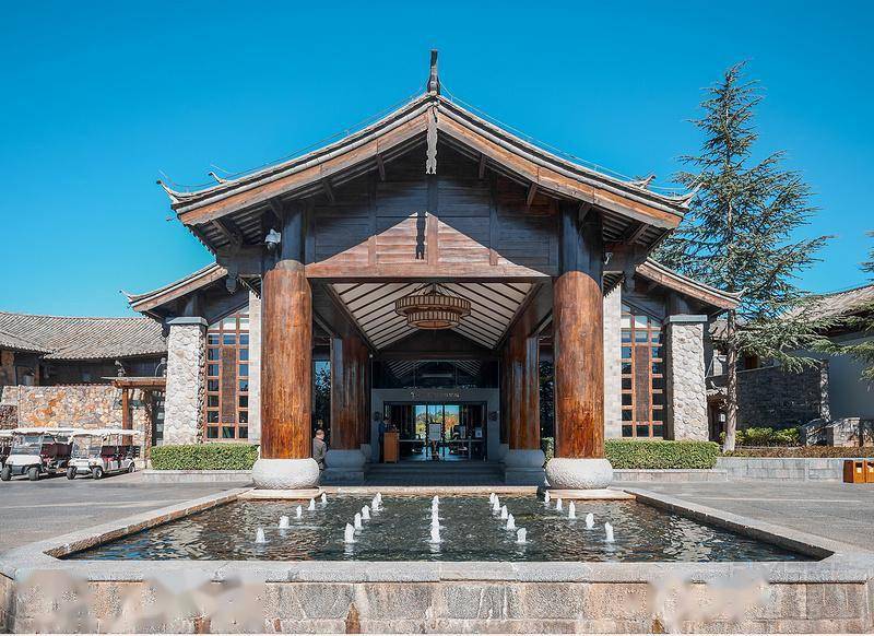 在初冬的丽江寻找深秋的尾巴 | 丽江和府洲际酒店_纳西_餐厅_庭院