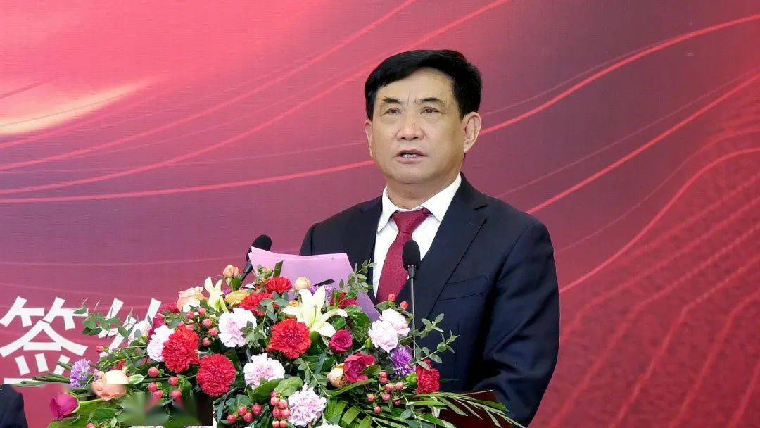 路北区政府副区长雷向阳首先代表路北区政府向签约双方表示热烈祝贺