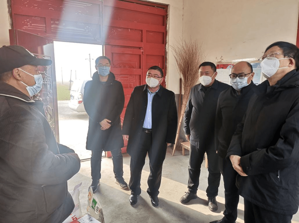 河南牧业经济学院党委副书记李俊杰带队到新蔡进行春节慰问_大马庄村