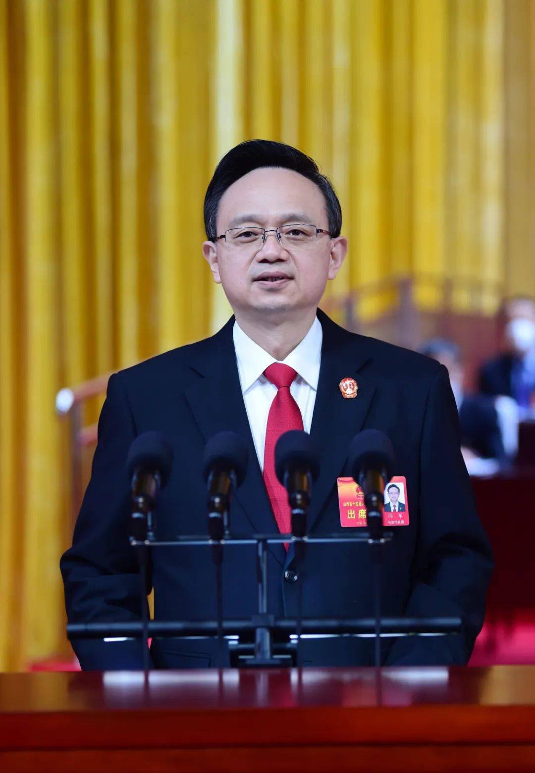 地方两会丨冯军在山西省十四届人大一次会议上作法院工作报告_摄影