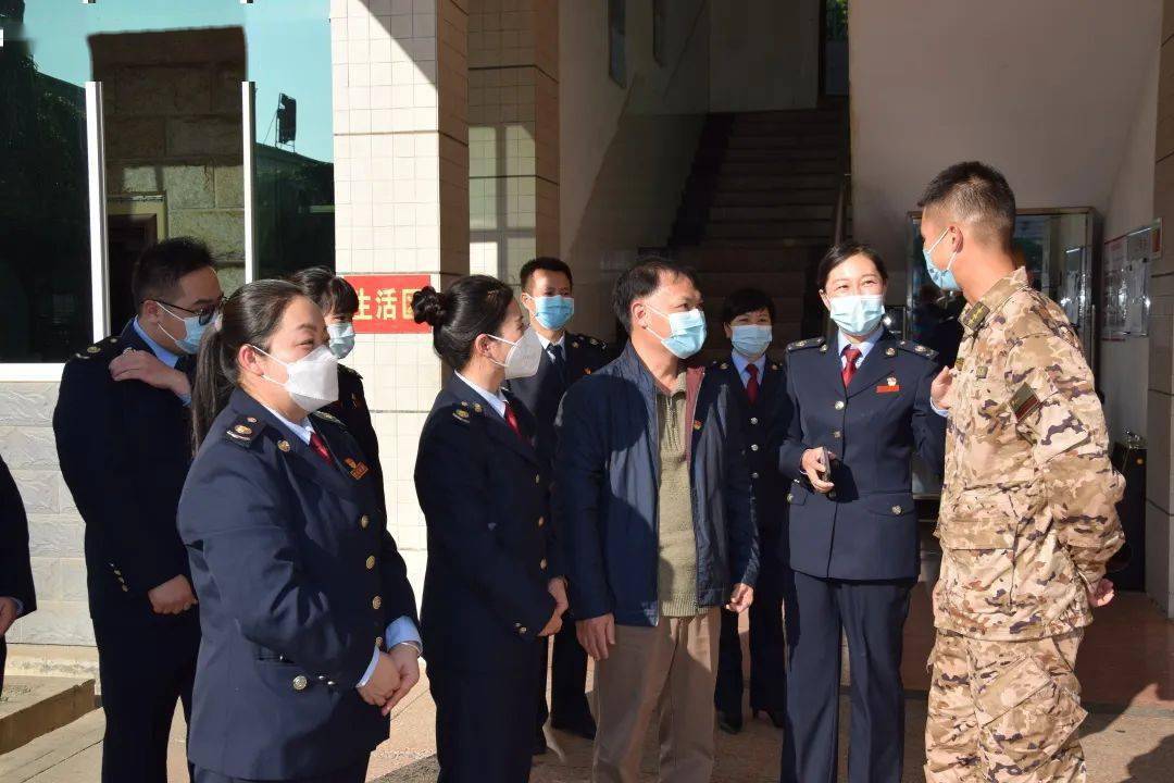 百色市税务局,百色市右江区税务局联合走访慰问驻百部队官兵_工作