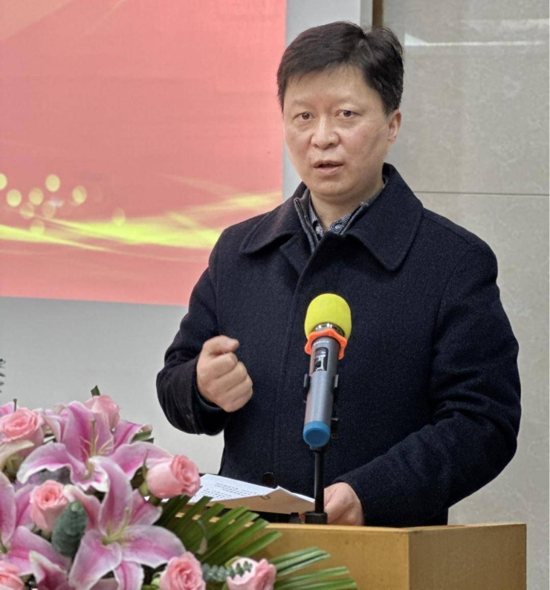 东西湖区副区长张煊对大会的召开和新当选的公司科协领导班子表示热烈