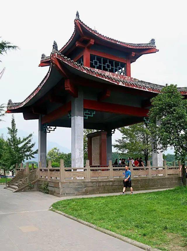 9碑亭10宝瓶口11安澜索桥和秦堰楼12二王庙13导览14从都江堰大门进入