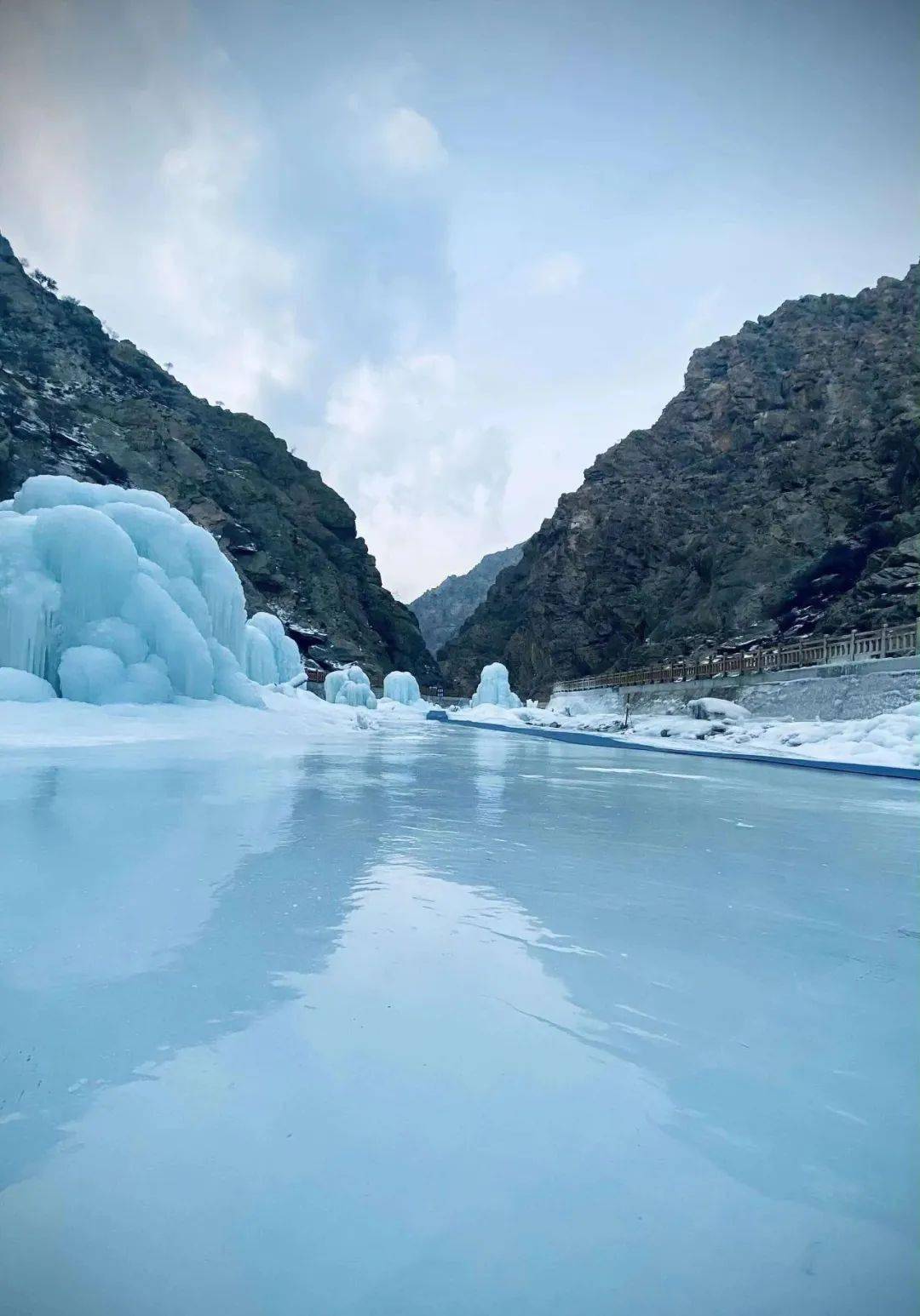 银川贺兰山雪景图片