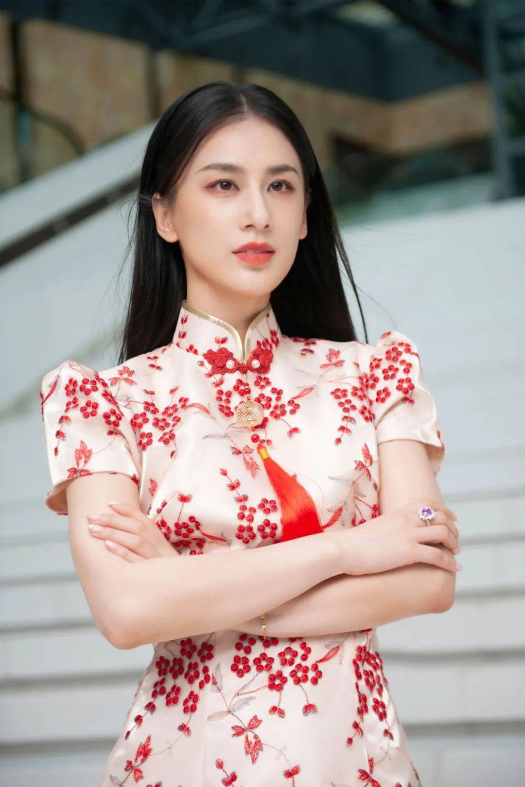 我为国潮发声 | 黄圣依:与热爱"牵手"_话剧_中国_契诃夫