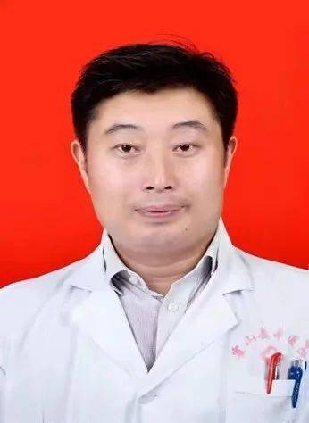 省中医药大学,安徽首届名老中医学术继承人,师从国医大师周宜轩教授