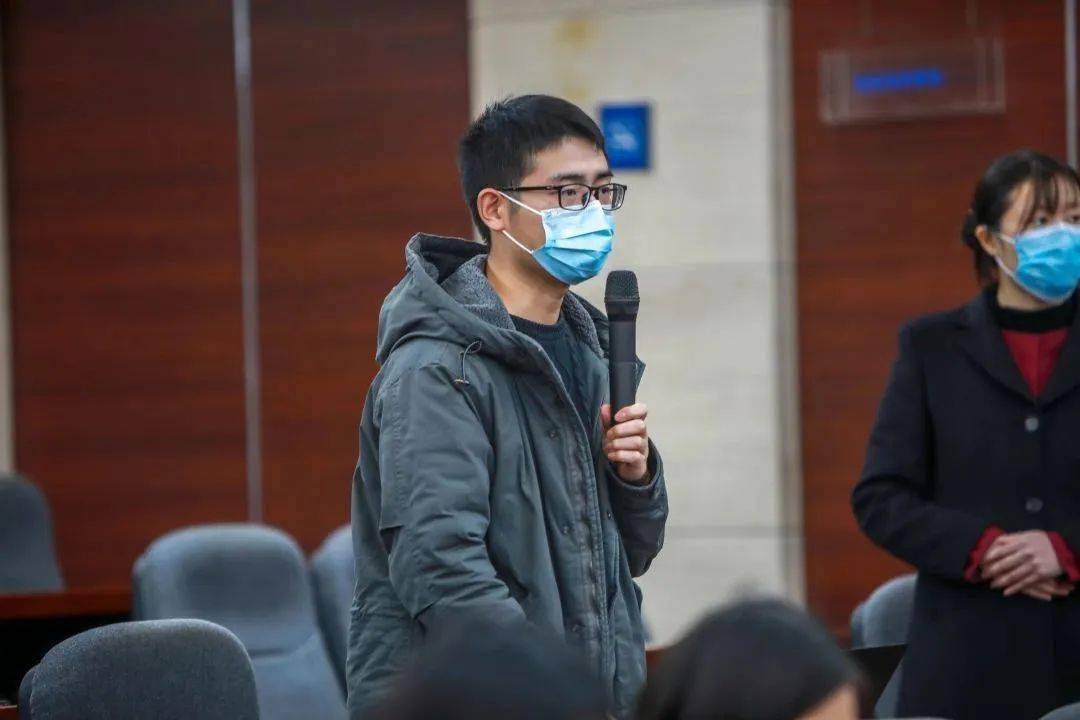以下为答记者问实录重庆海关新闻发言人,副关长王宏翰重庆市政府新闻
