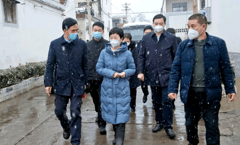 新密市委书记陈春梅开展节前慰问暨调研市场保供和安全生产工作_生活