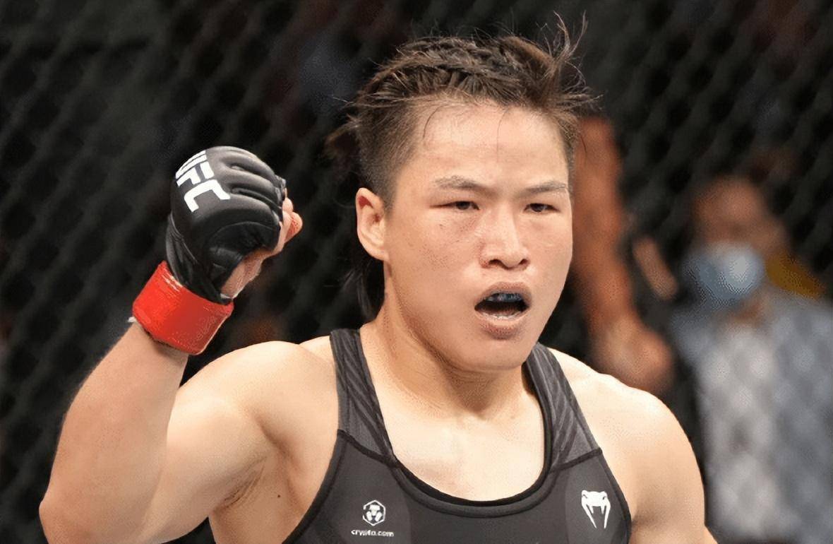 白大拿评选年度最佳表现,张伟丽转身鞭拳ko乔安娜_比赛_腰带_挑战权