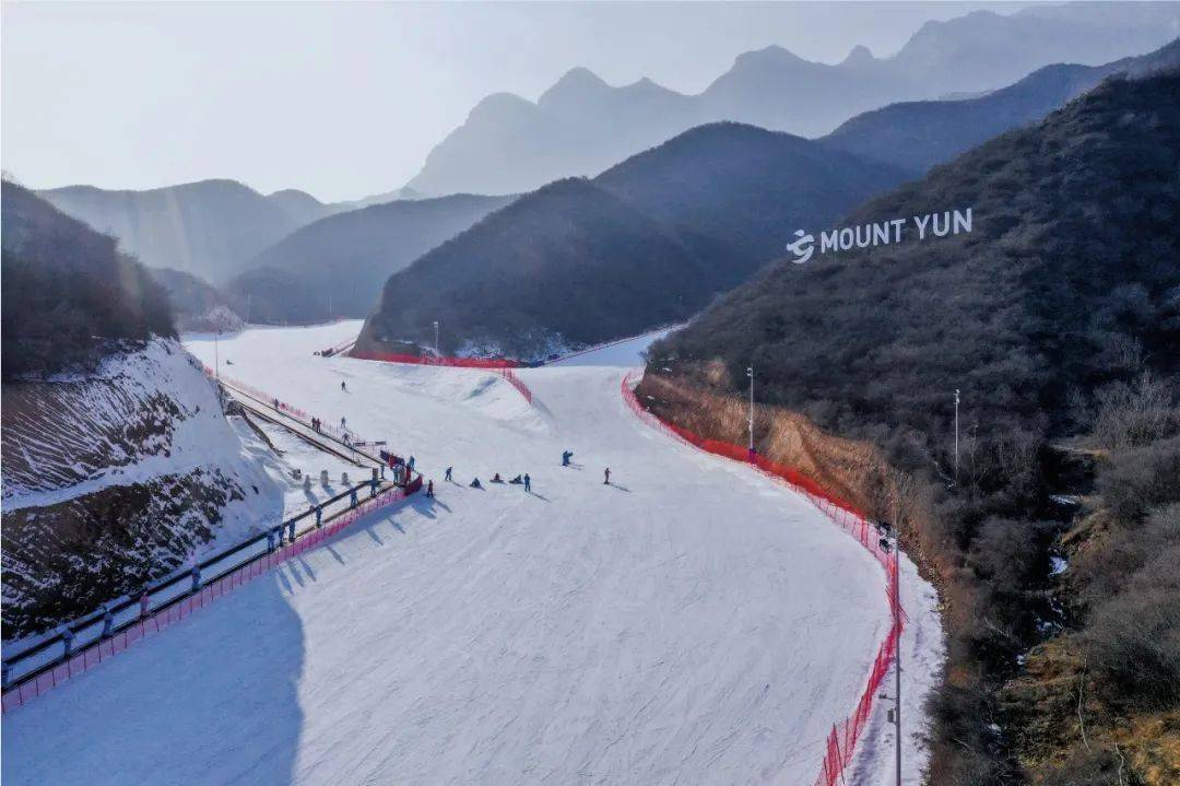 云丘山滑雪场多大图片