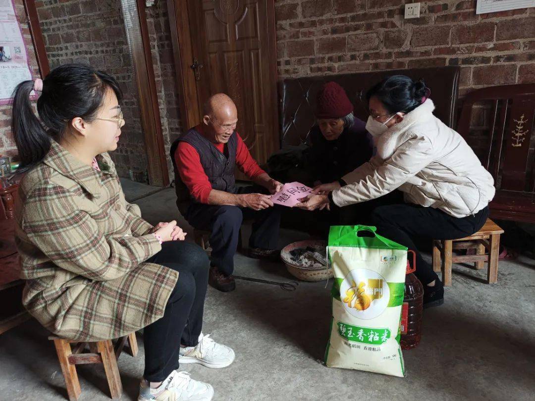 金秀县人大常委会:开展"送温暖61迎新春"走访慰问活动_生活_自治县