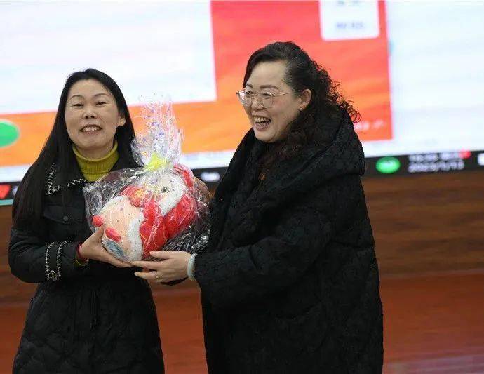 虎岁尽展千重锦 卯兔奋发向未来——温江二中2022-2023学年度上期德育