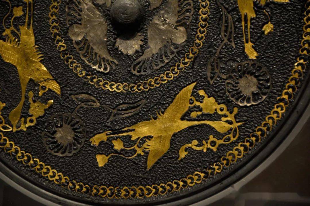 【观往知来】四鸾衔绶纹金银平脱镜_铜镜_唐代_大唐