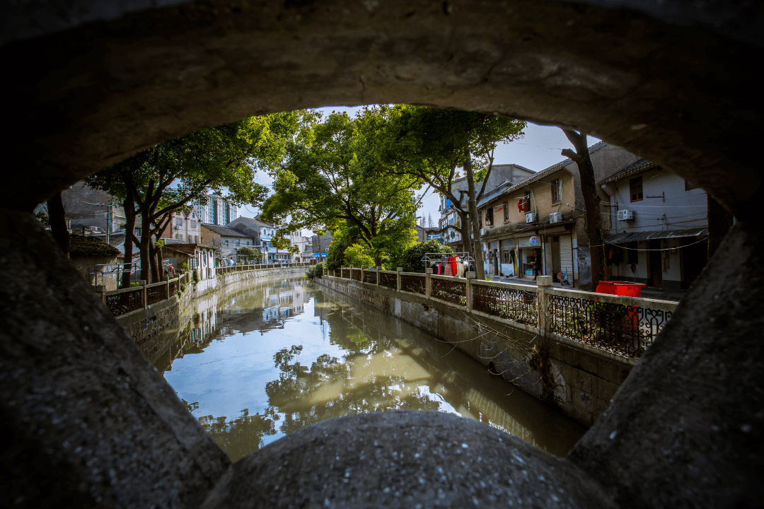 民国初年,张江栅已是南汇县北部重镇,共有两横三纵五条街道,交通便利