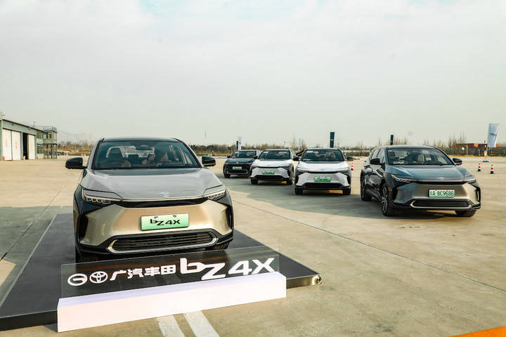 纯电市场的“宝藏之车”，揭秘广汽丰田bZ4X的实用设计_搜狐汽车_搜狐网