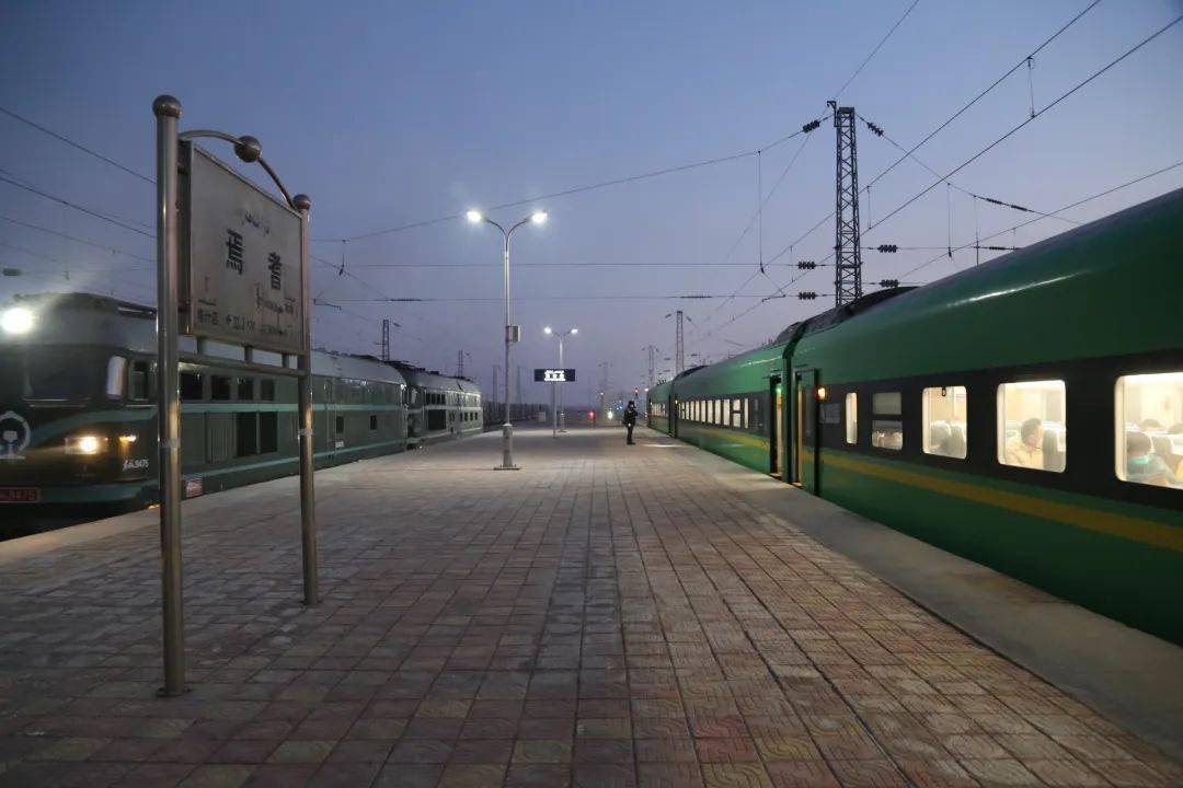 【勇当火车头 先行作贡献】"两会"精神传一线 凝心