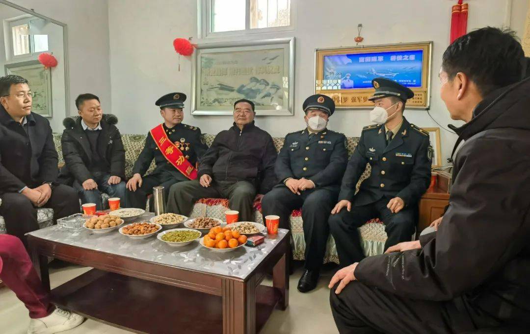 哥哥赵东真,2004年被火箭军工程大学录取,现在火箭军96766部队工作