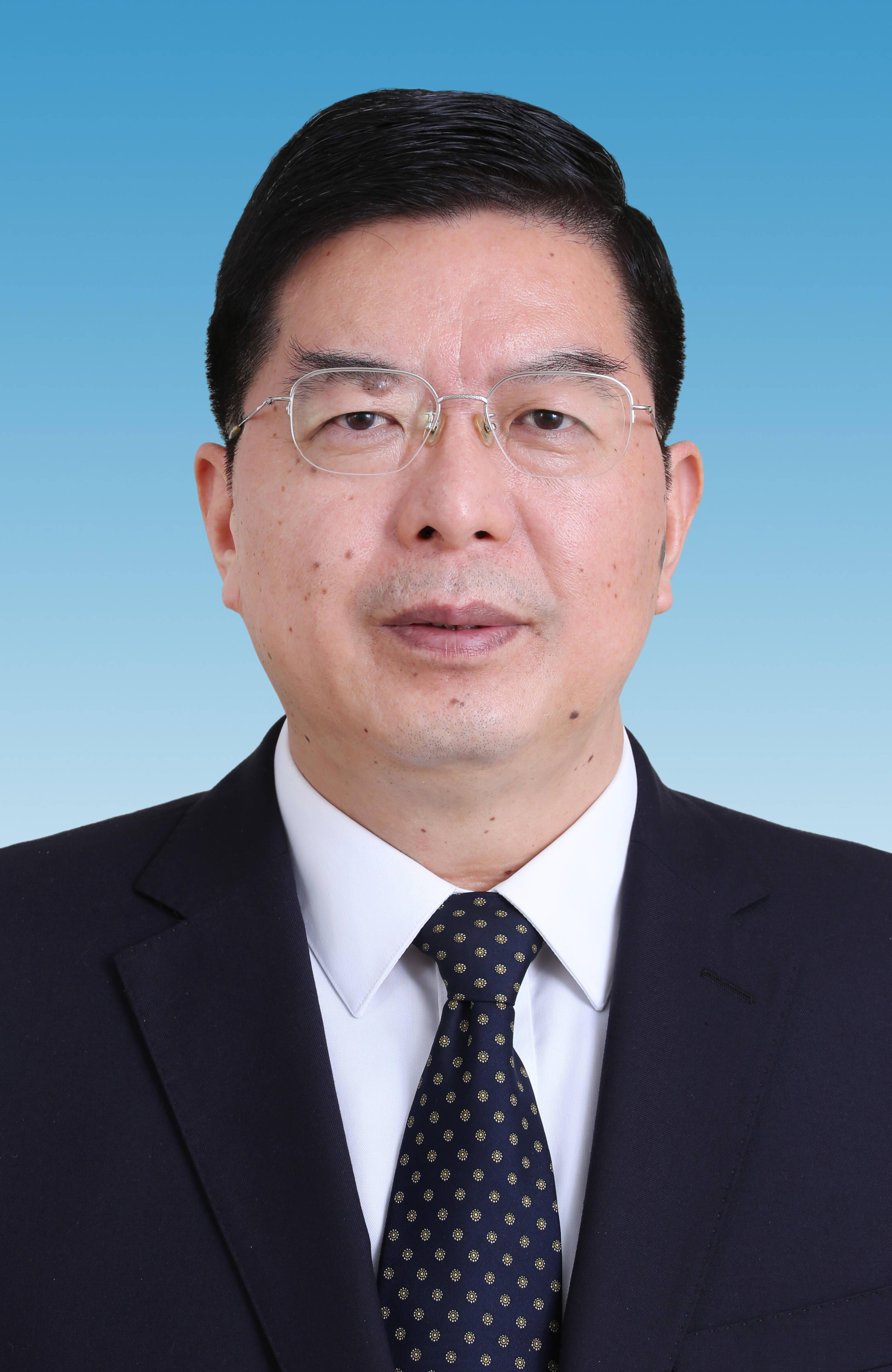 山东省人民政府省长,副省长简介_研究生_理学_硕士