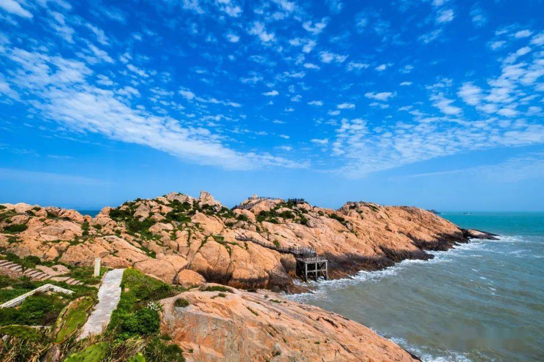 元宝山景区东崖绝壁景区六合朝阳景区(六井潭-和尚套景区)基湖沙滩