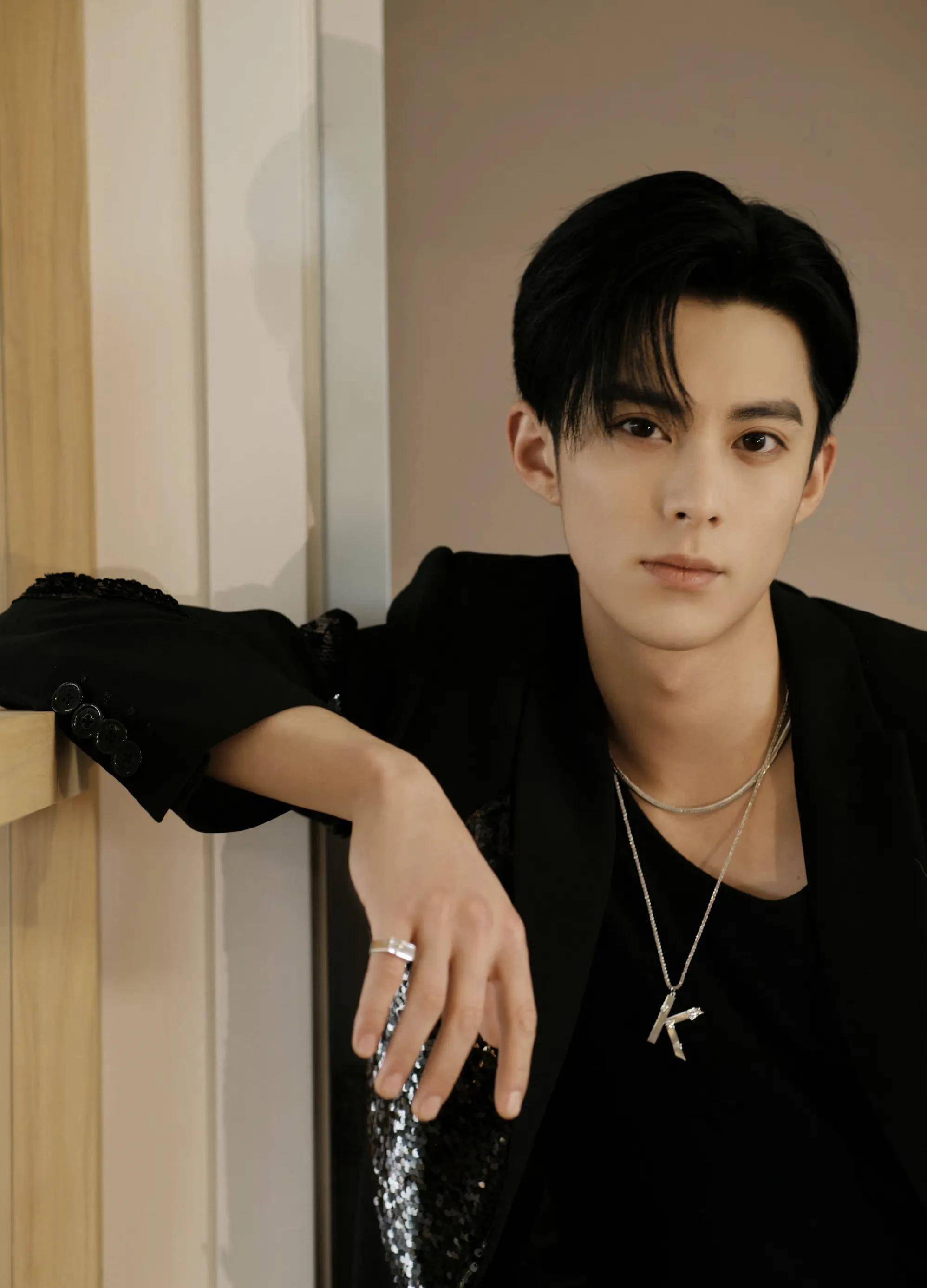 男星王鹤棣时尚合集:俊朗帅气,颜值爆表