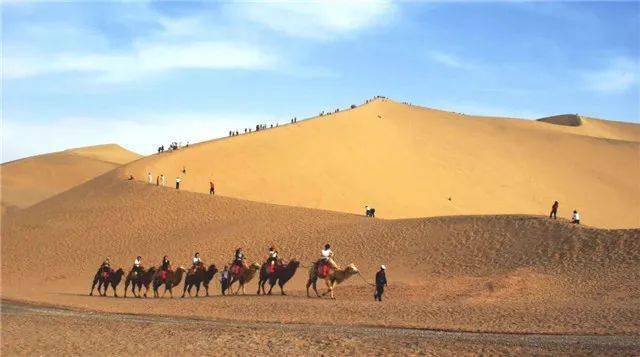 鸣沙山(敦煌市)摄影:石水成乌鞘岭长城(武威市)摄影:张建华山丹马场