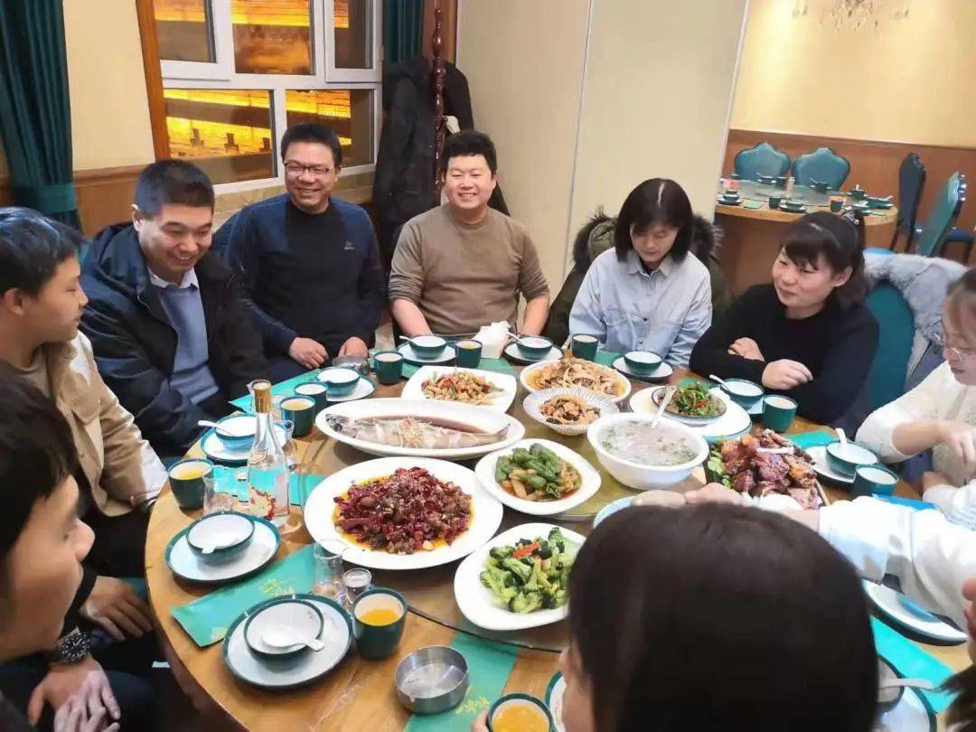 "气氛组"上线——在阜康园区,过年是这样的!_员工_车间_年夜饭