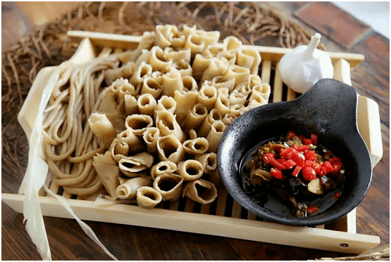 起到画龙点睛的作用,尤其是烹制时的醋,味道咸鲜,配菜丰富,浑源过油肉