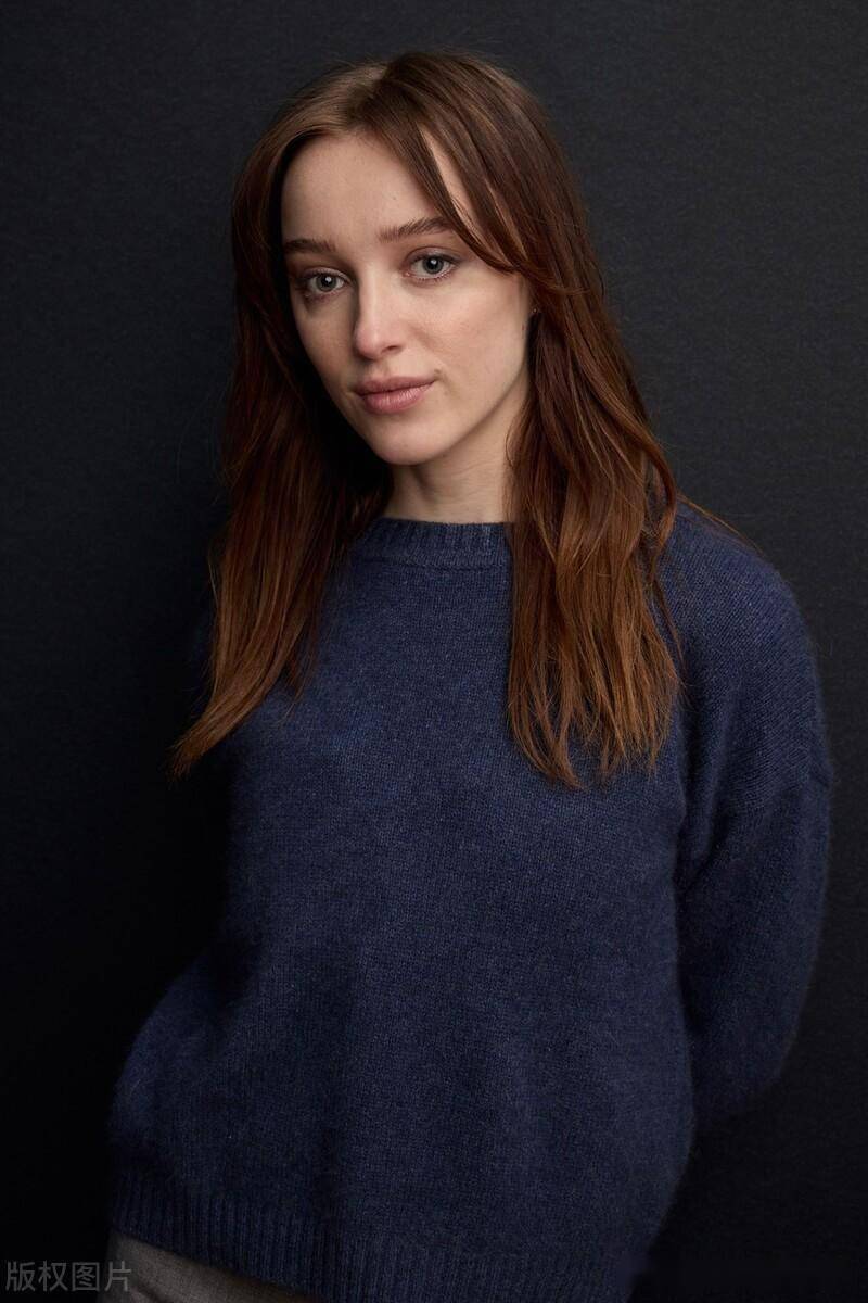 菲比-德内沃拍摄肖像照,清纯眼神超有感染力